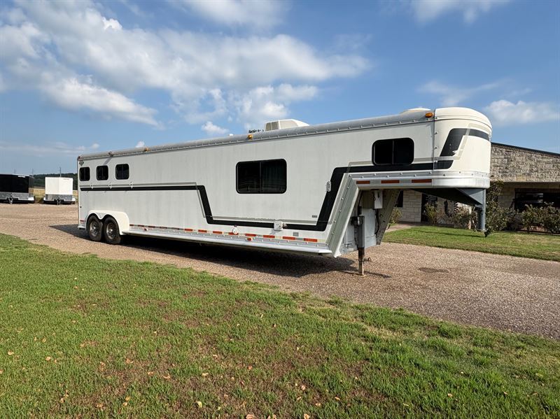 1996 Hart 3 horse with 11' lq and midtack