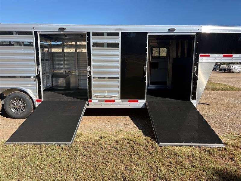 2026 Exiss 26' show cattle with floating gate