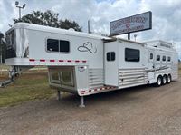 2018 4 horse Elite 4 Horse 16' Living Quarters by Trail Boss