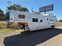 2013  horse Elite 4 Horse 13' living Quarter