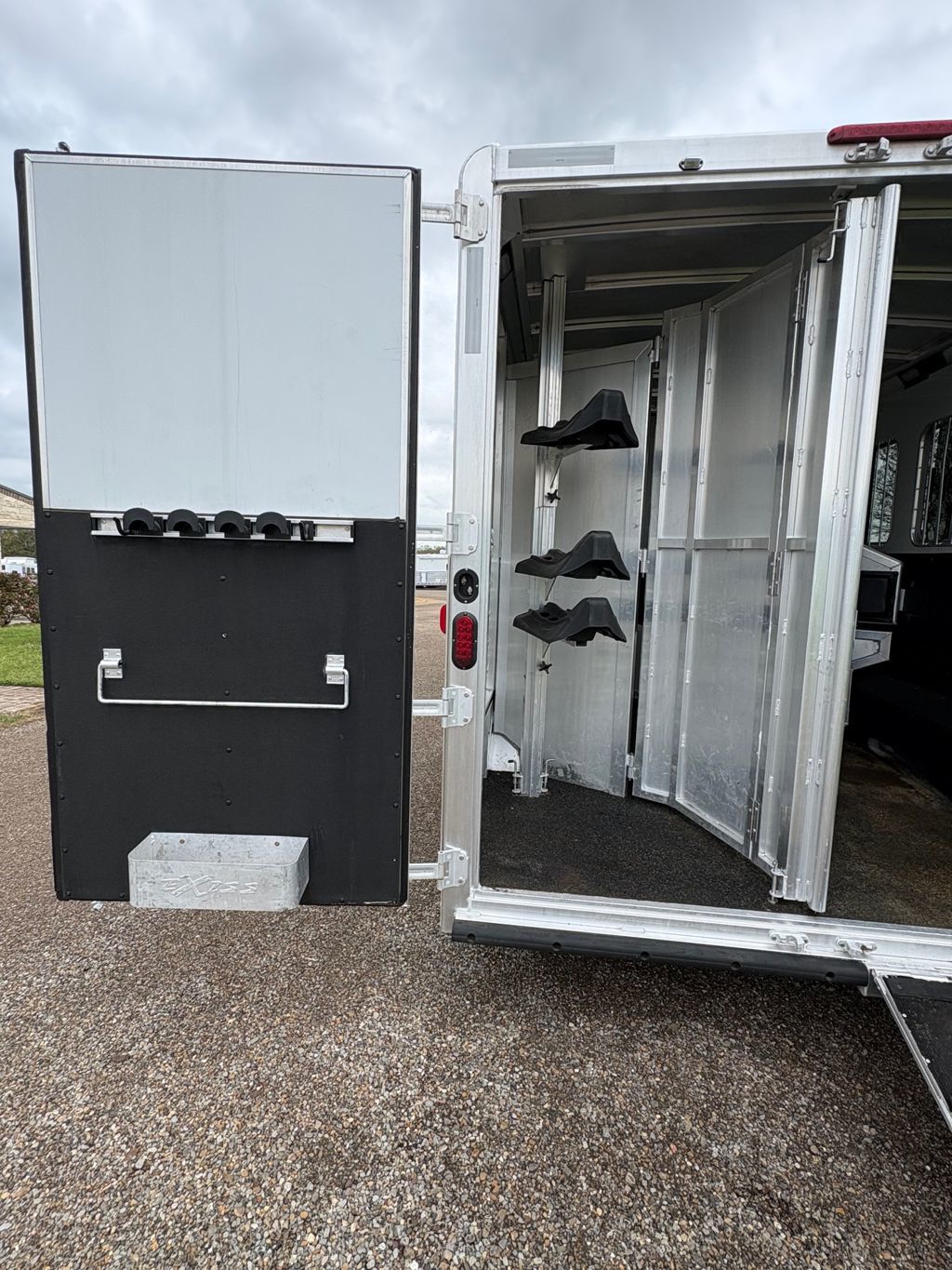 2019 Exiss 3 horse 12' living quarter
