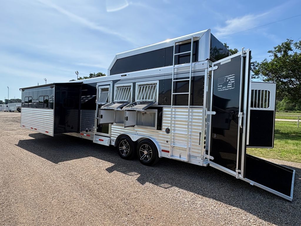 2022 smc 3 horse 18' living quarter / super slide