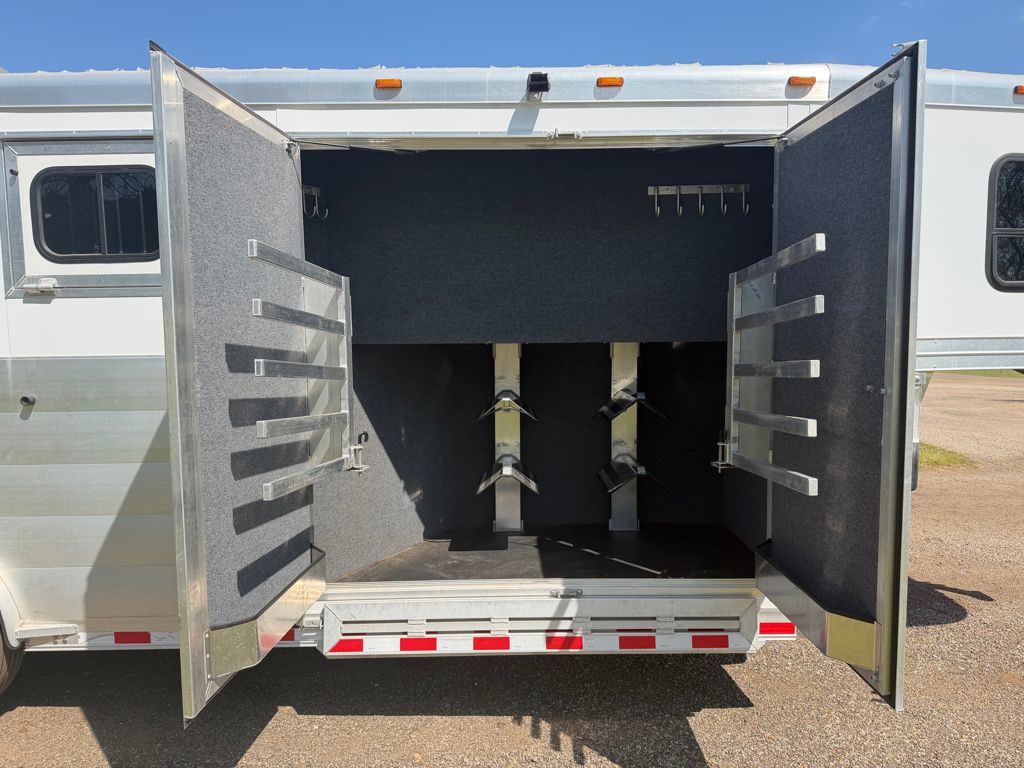 2019 Twister Trailer 4 horse trainer trailer with side tack