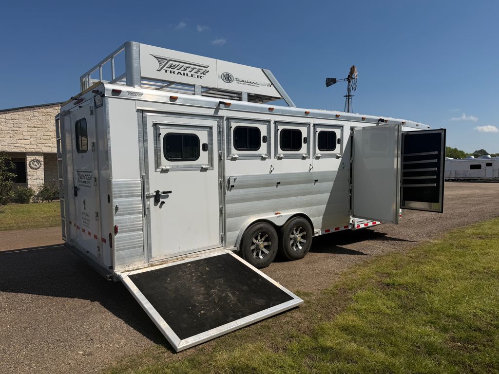2019 Twister Trailer 4 horse trainer trailer with side tack