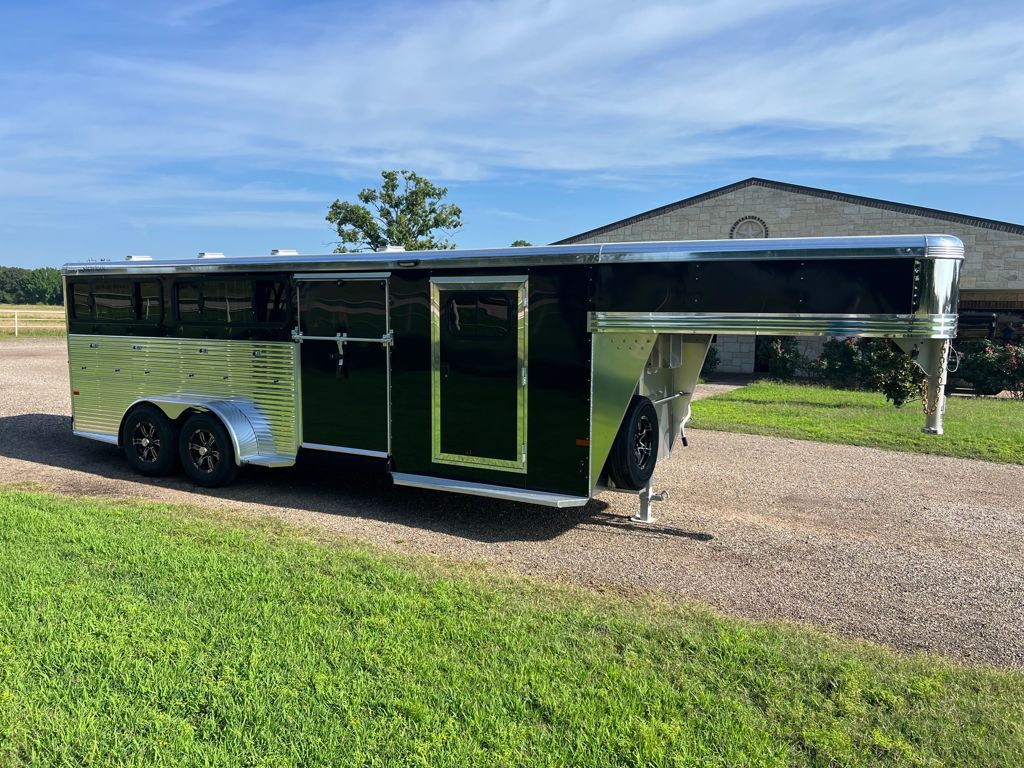 2027 Sundowner 8 pen showman