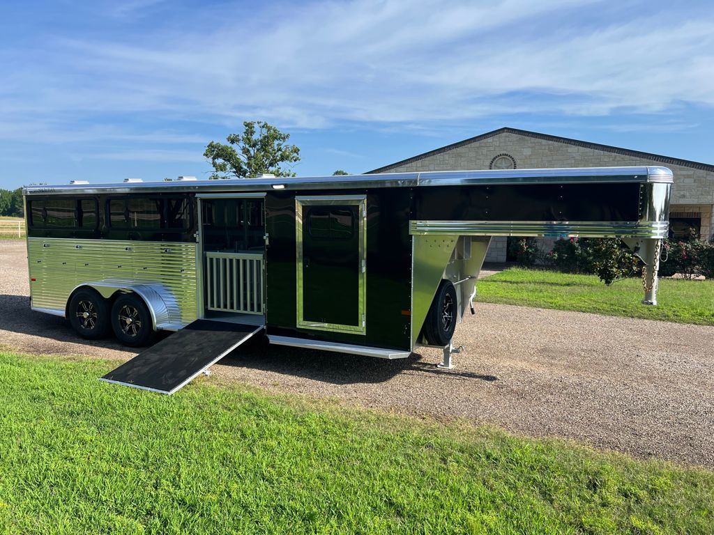 2027 Sundowner 8 pen showman