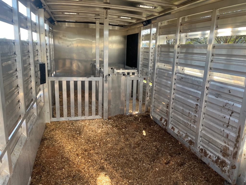 2023 Exiss 24' show cattle with four pens