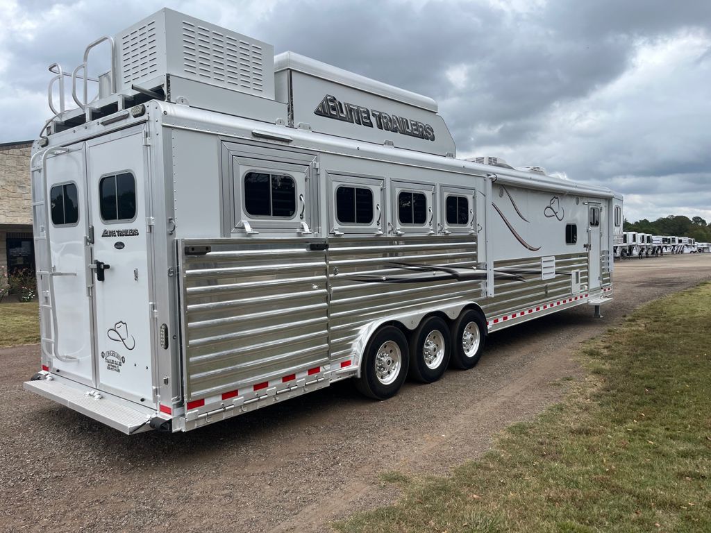 2018 Elite 4 horse 16' living quarters by trail boss