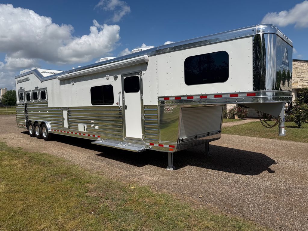 2026 Elite 4 horse 17'8'' living quarter by outback customs