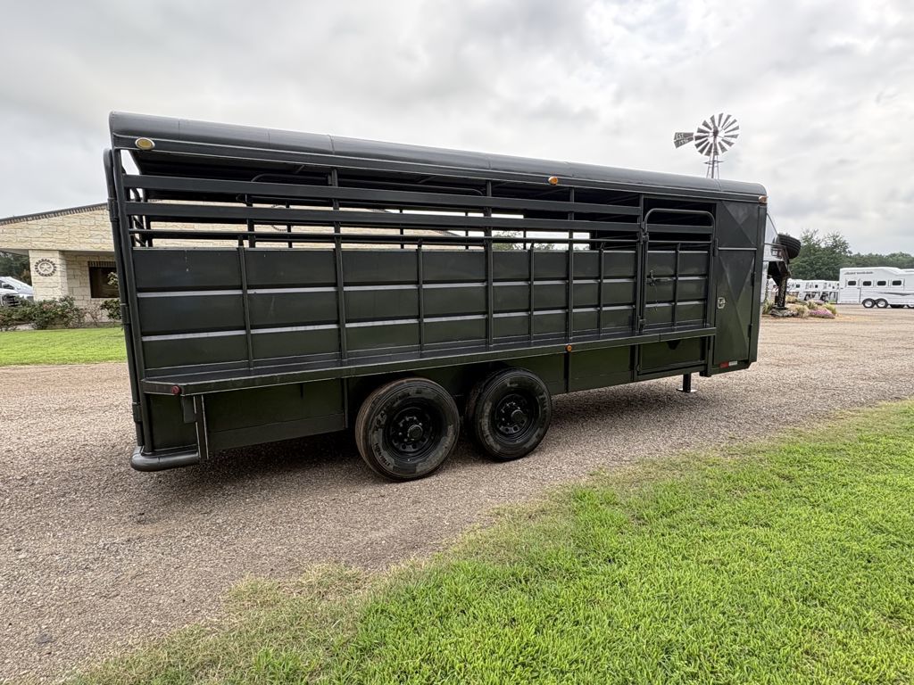 2018 Delco 20' stock combo w/ tack box
