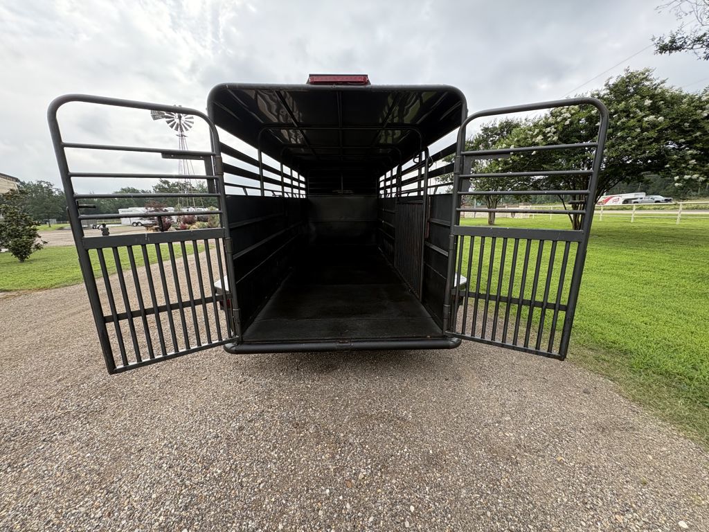 2018 Delco 20' stock combo w/ tack box