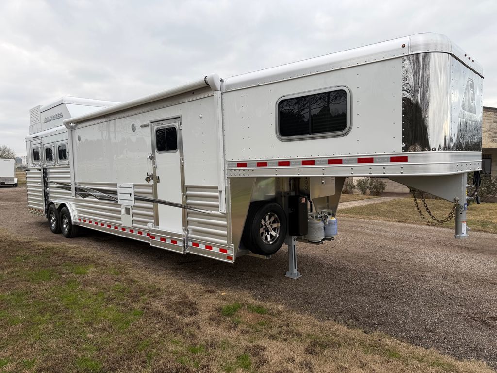 2026 Elite 3 horse side load with 13'8'' living quarters