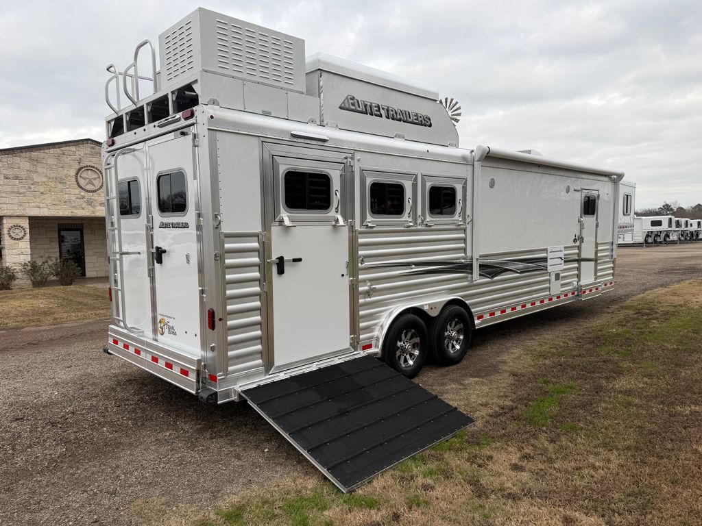 2026 Elite 3 horse side load with 13'8'' living quarters