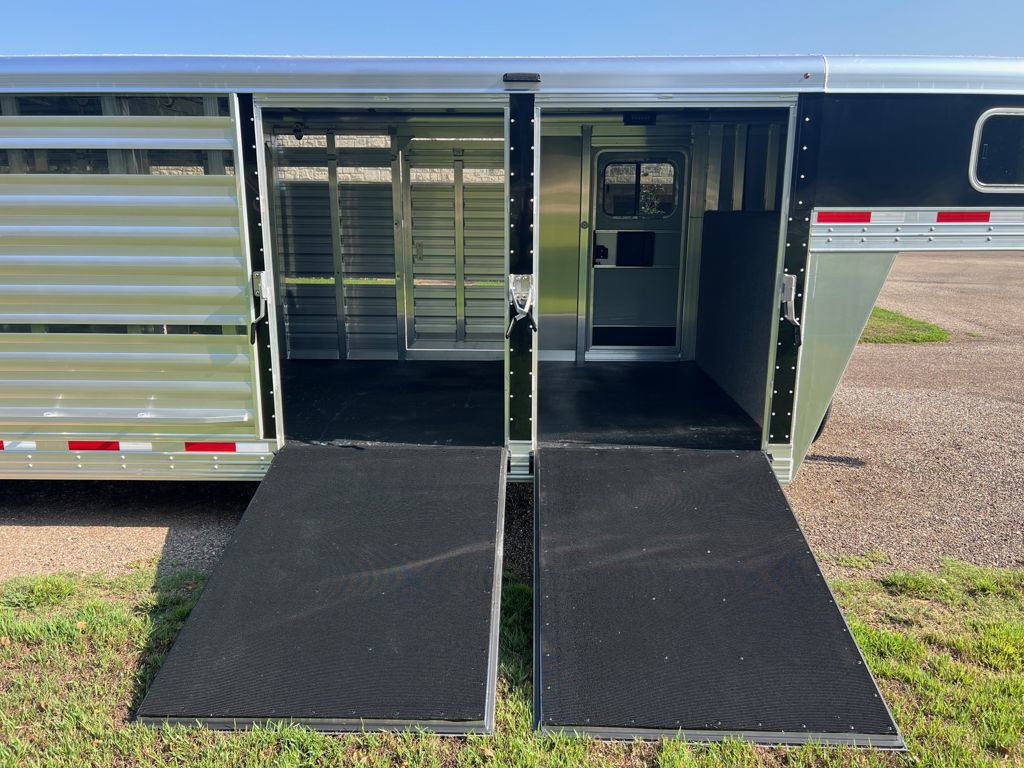 2026 Exiss 25' show cattle with float gate