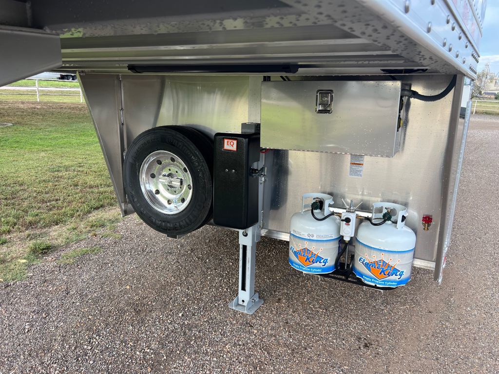 2026 Elite 5 horse 10'8" living quarter with generator