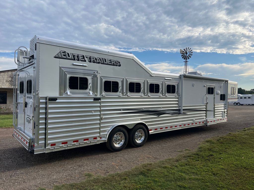 2026 Elite 5 horse 10'8" living quarter with generator