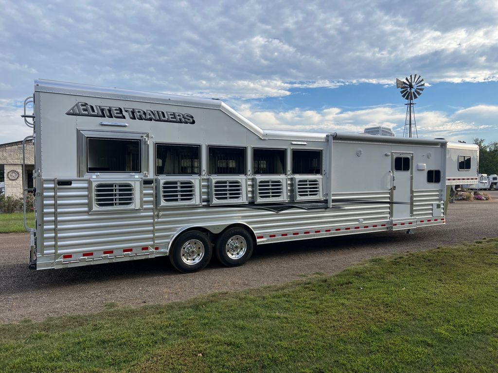 2026 Elite 5 horse 10'8" living quarter with generator