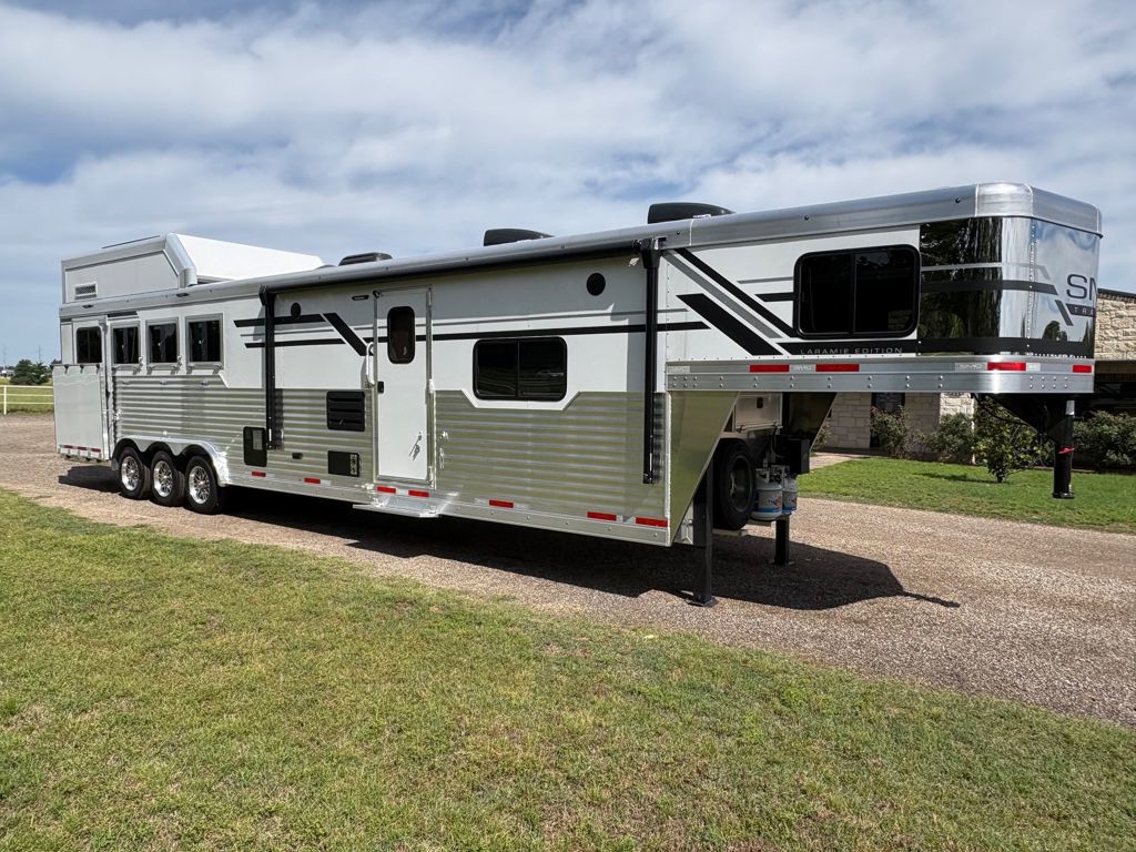 2027 smc 4 horse 15' living quarter with slide out