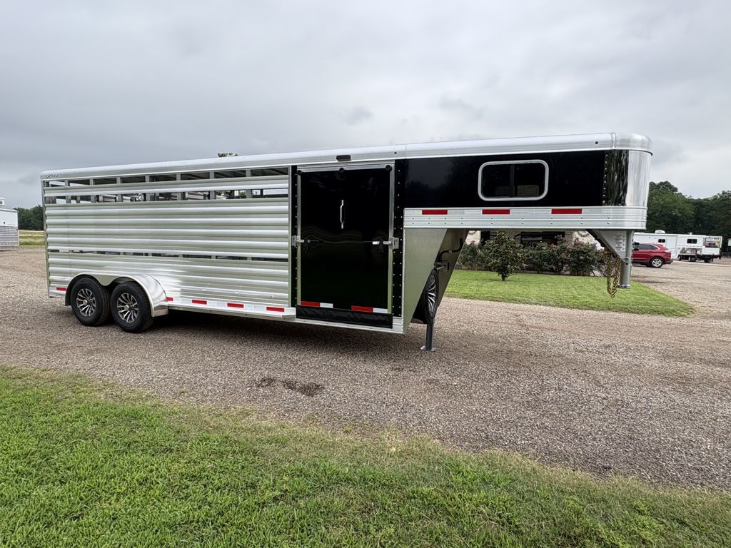 2026 Exiss 21' show cattle with side ramp