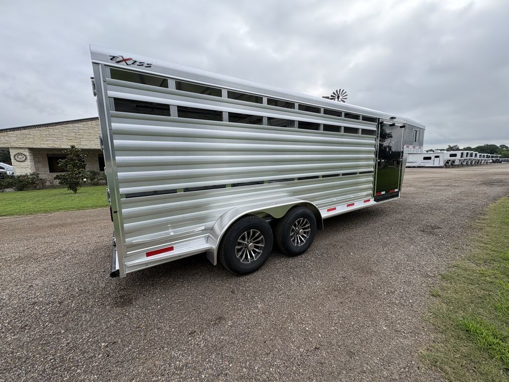 2026 Exiss 21' show cattle with side ramp