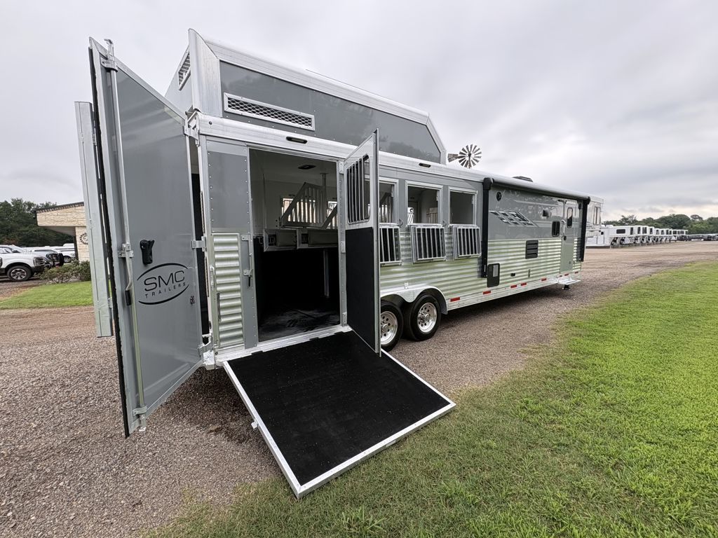 2022 smc 4 horse 13' living quarter side load