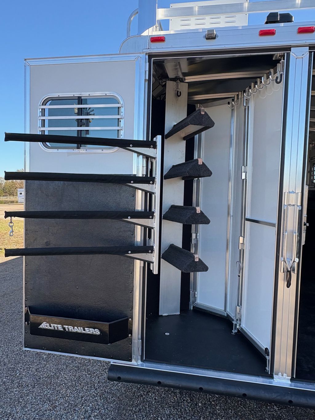 2026 Elite 4 horse 10'8" living quarter