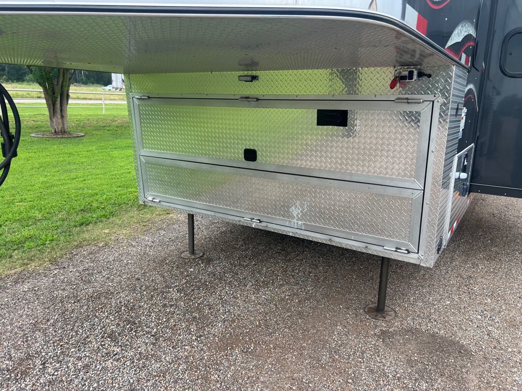 2024 Sundowner toy hauler with 19' lq and 20' garage