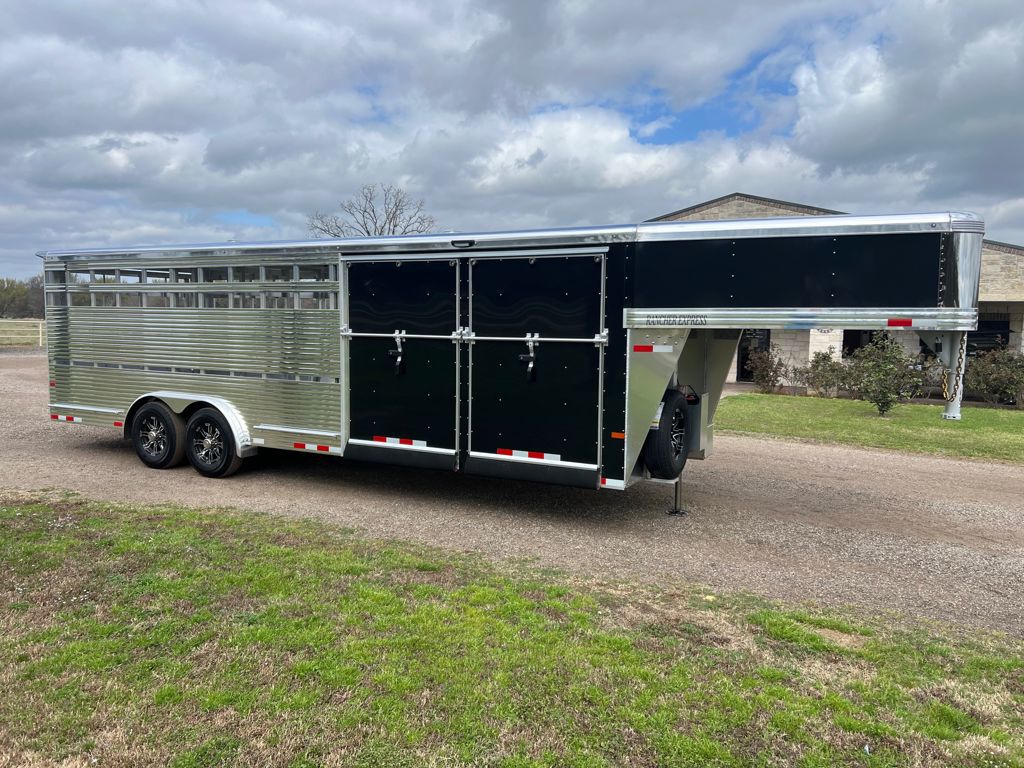 2027 Sundowner 25' show cattle