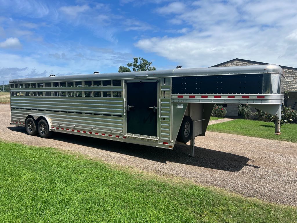 2021 Elite 28' show cattle with float gate