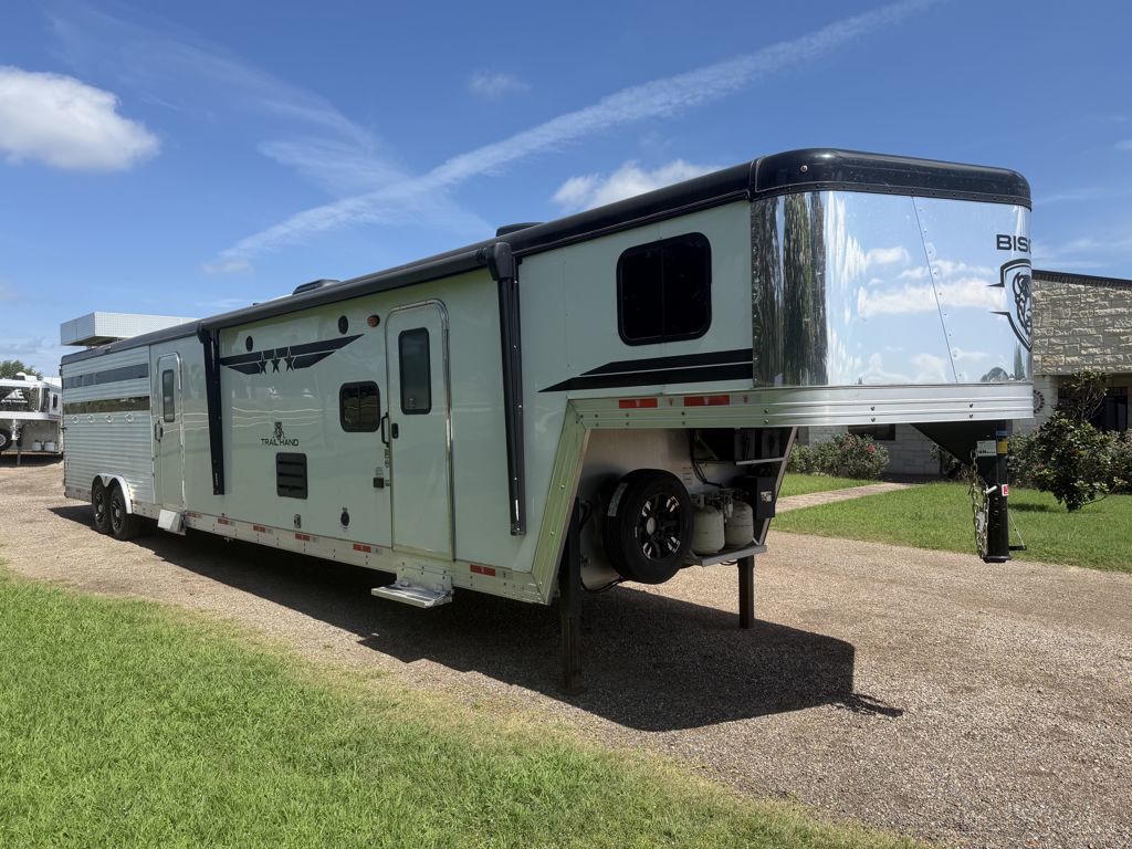 2024 Bison stock living quarter with 15' shortwall and bunks