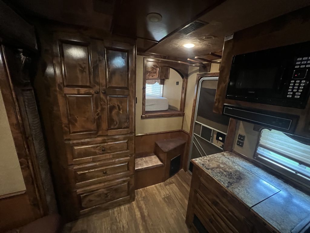 Trailer Photo 12