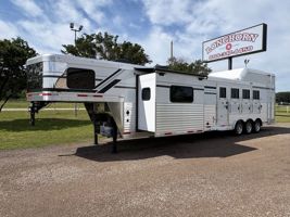 2027 4 horse SMC 4 Horse 15' Living Quarter with Slide Out