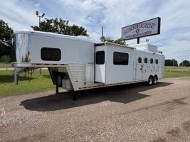 2007 4 horse Hart 4 Horse 15' Living Quarter / Slide out