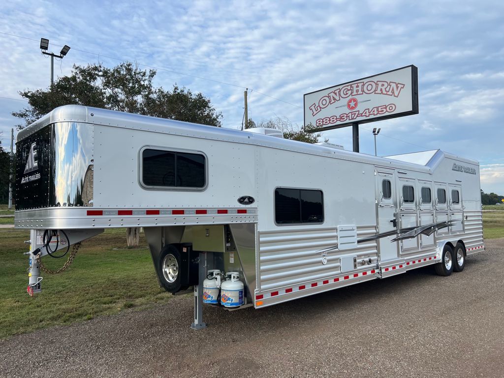 2026 Elite 5 Horse 10'8" Living Quarter with Generator