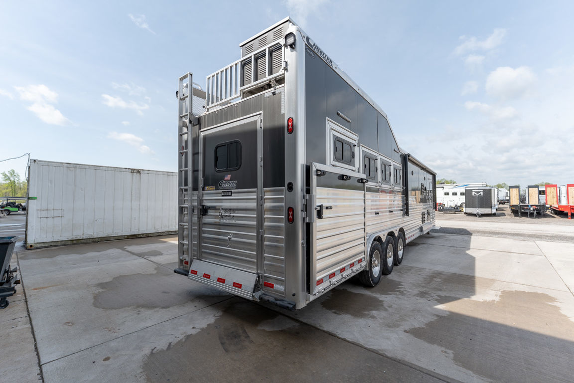 Trailer Photo 4