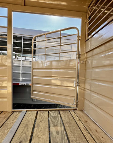 Trailer Photo 11