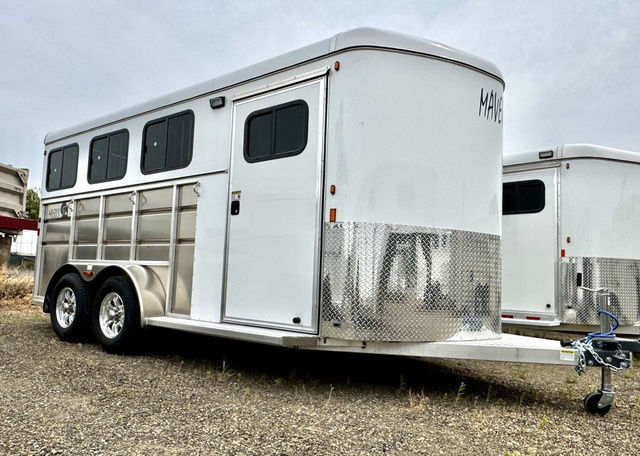 2026 C B 3 HORSE MAVE LITE DELUXE