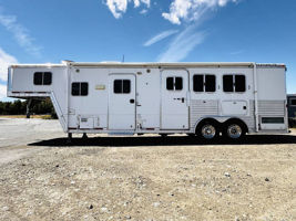 2005 Stock horse Featherlite Trailers 3H 10' SW LQ