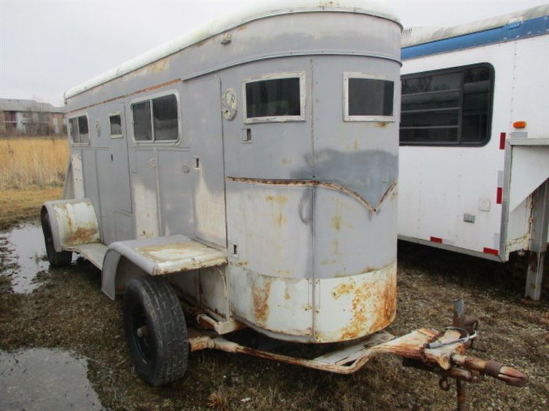 1985 McQuerry Two Horse Inline Bumper Pull