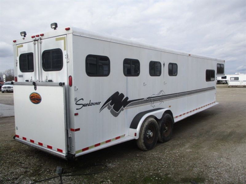 1999 Sundowner Trailers Four horse mid tack