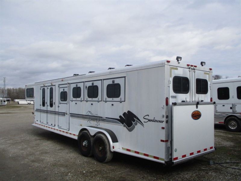 1999 Sundowner Trailers Four horse mid tack