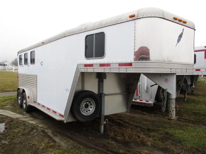 2003 Featherlite Trailers Three Horse Gooseneck