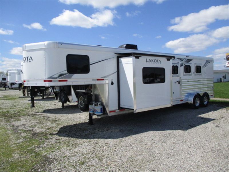 2021 Lakota Trailers C311 slide 3H