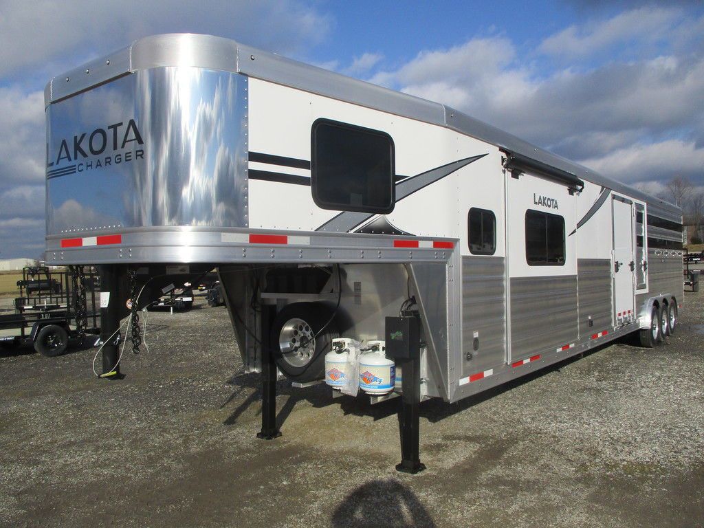 2025 Lakota 13' lq 6' slide mid tack 16' stock back chl81613sr