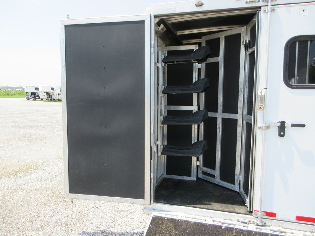 2014 Shadow 10'6" lq 6' slide 4h slant 8 wide/mangers