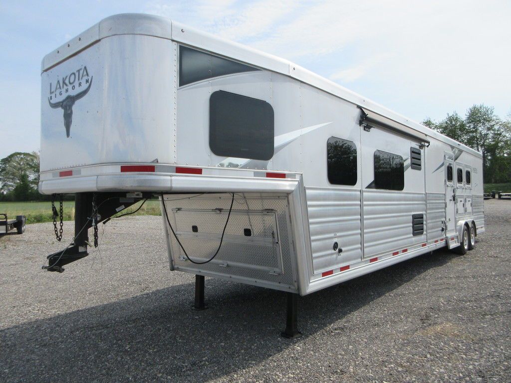 2024 Lakota big horn 16' lq 9' slide 3h slant rear side load 8