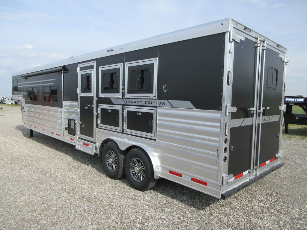 2027 Lakota 17' lq 12' slide 3h slant 8317fe legacy