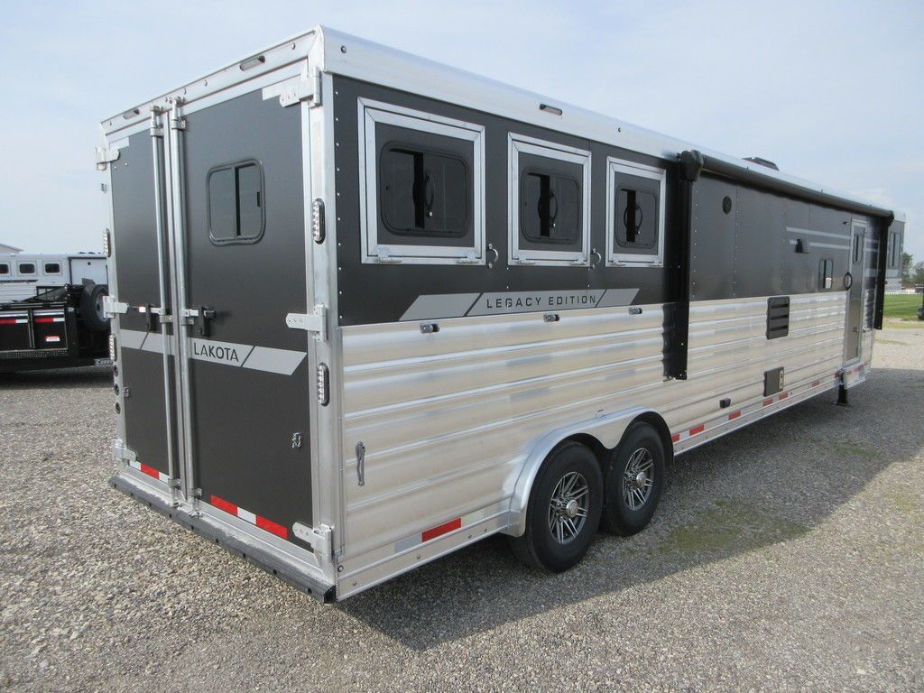 2027 Lakota 17' lq 12' slide 3h slant 8317fe legacy