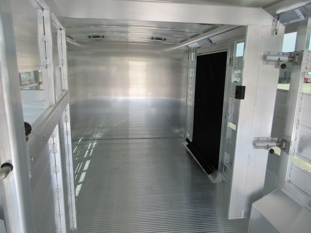 Trailer Photo 7