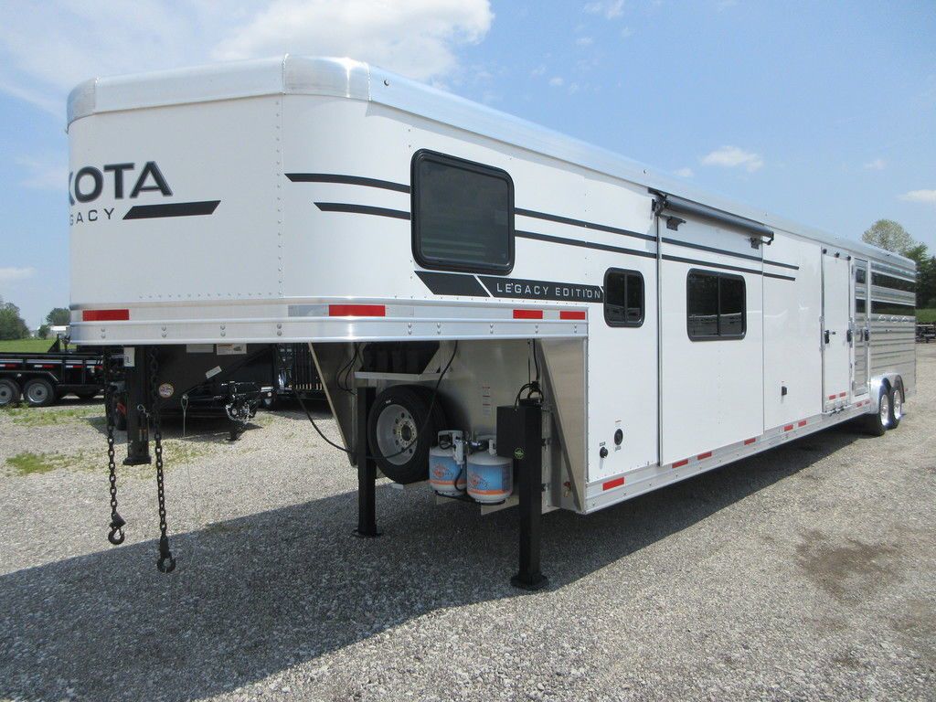 2027 Lakota 14' lq 6' slide mid tack 14' stock back lyl81414sr